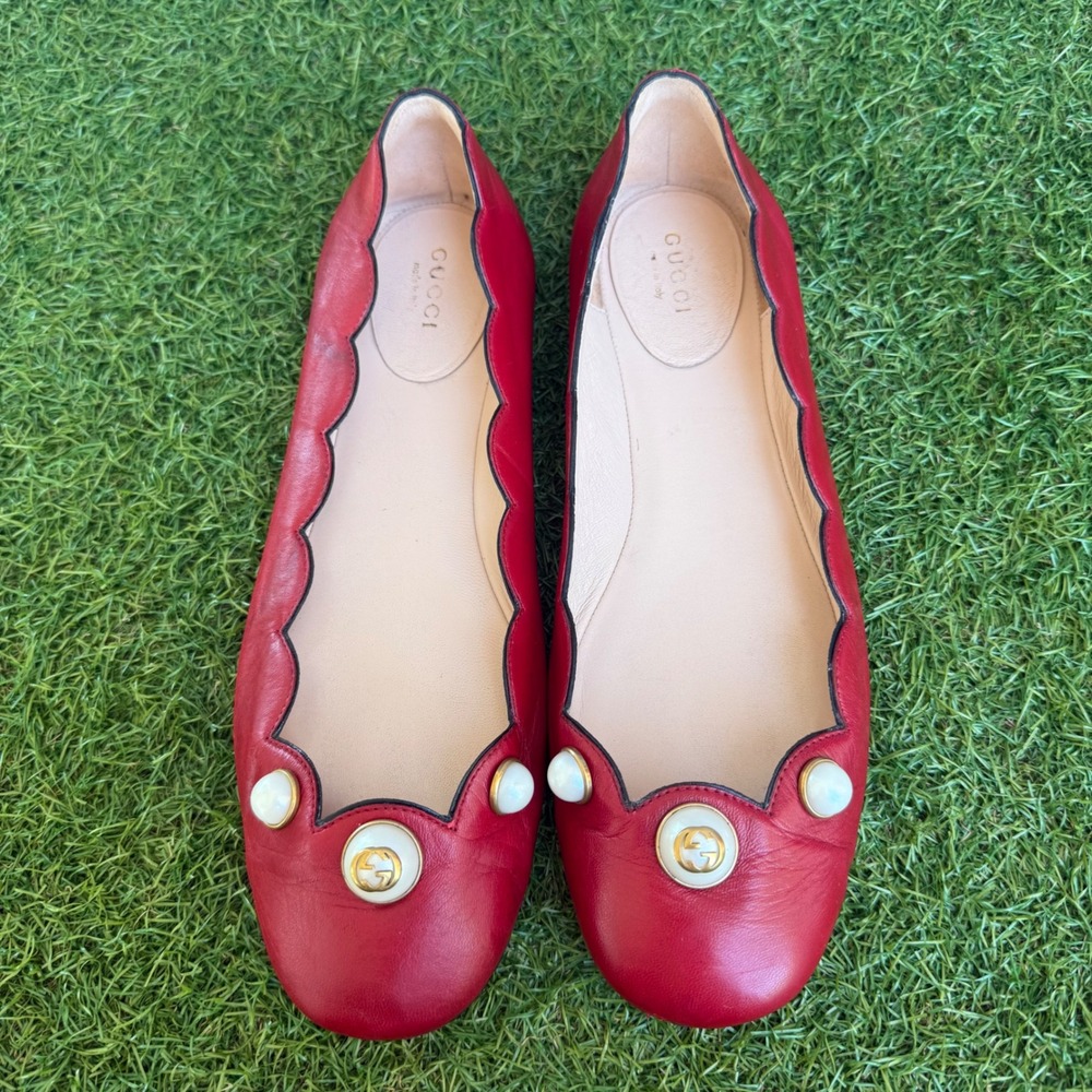 Gucci Red Leather Scalloped Pearl GG Logo Ballet Flats 426991 Size 39 Old Money